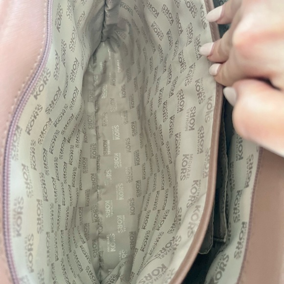 Michael Kors Jet Set Leather Tote in Powder Blush - Picture 11 of 12